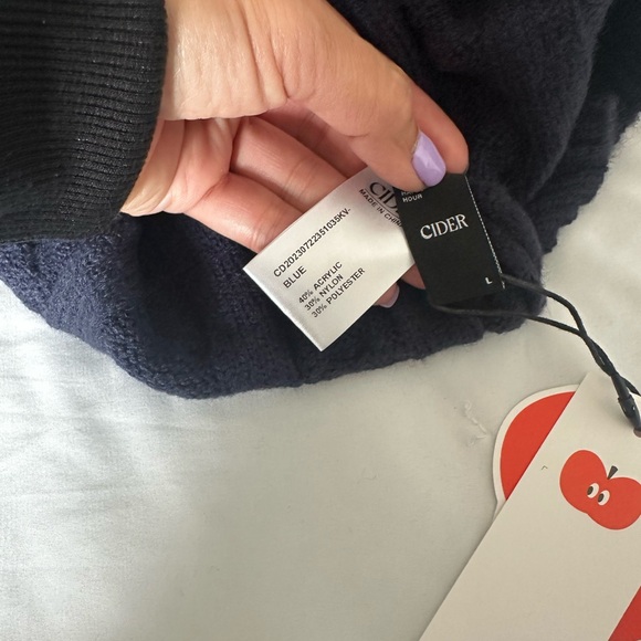 Turtle Neck - Picture 3 of 3